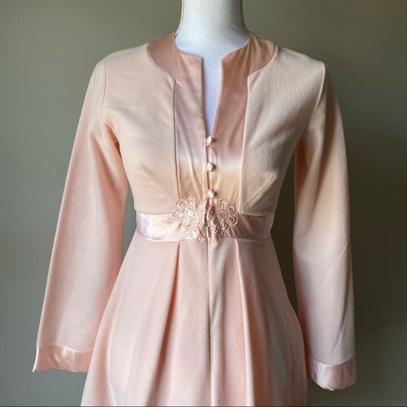 Beautiful lt pink Gossard Artemis short zip robe - Picture 2 of 9